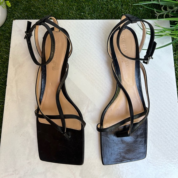 BOTTEGA VENETA
Stretch strap sandals Mid Heel 1.8”
$990 size 37  with dust bag - Picture 12 of 17